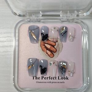 Press-On Nails - Gray and White